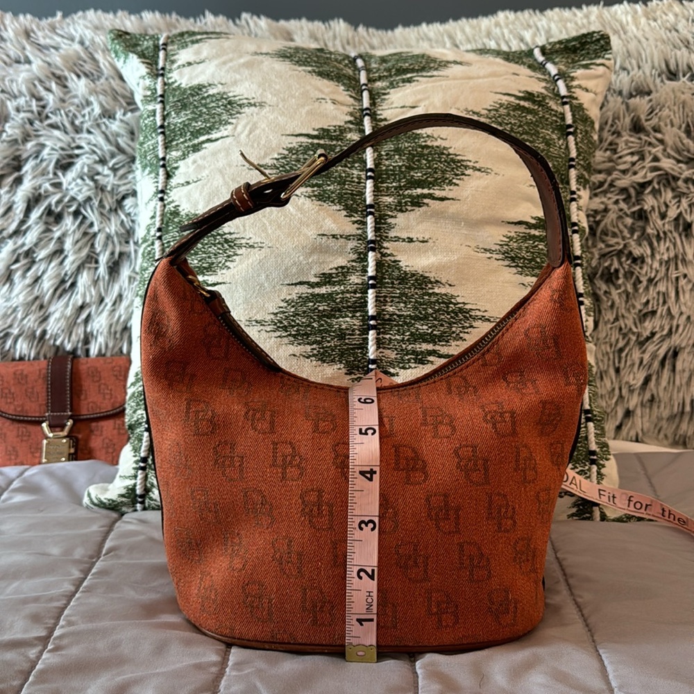 CLASSIC DOONEY & BOURKE Monogram Hobo Bag Excellent Condition! - Picture 3 of 9